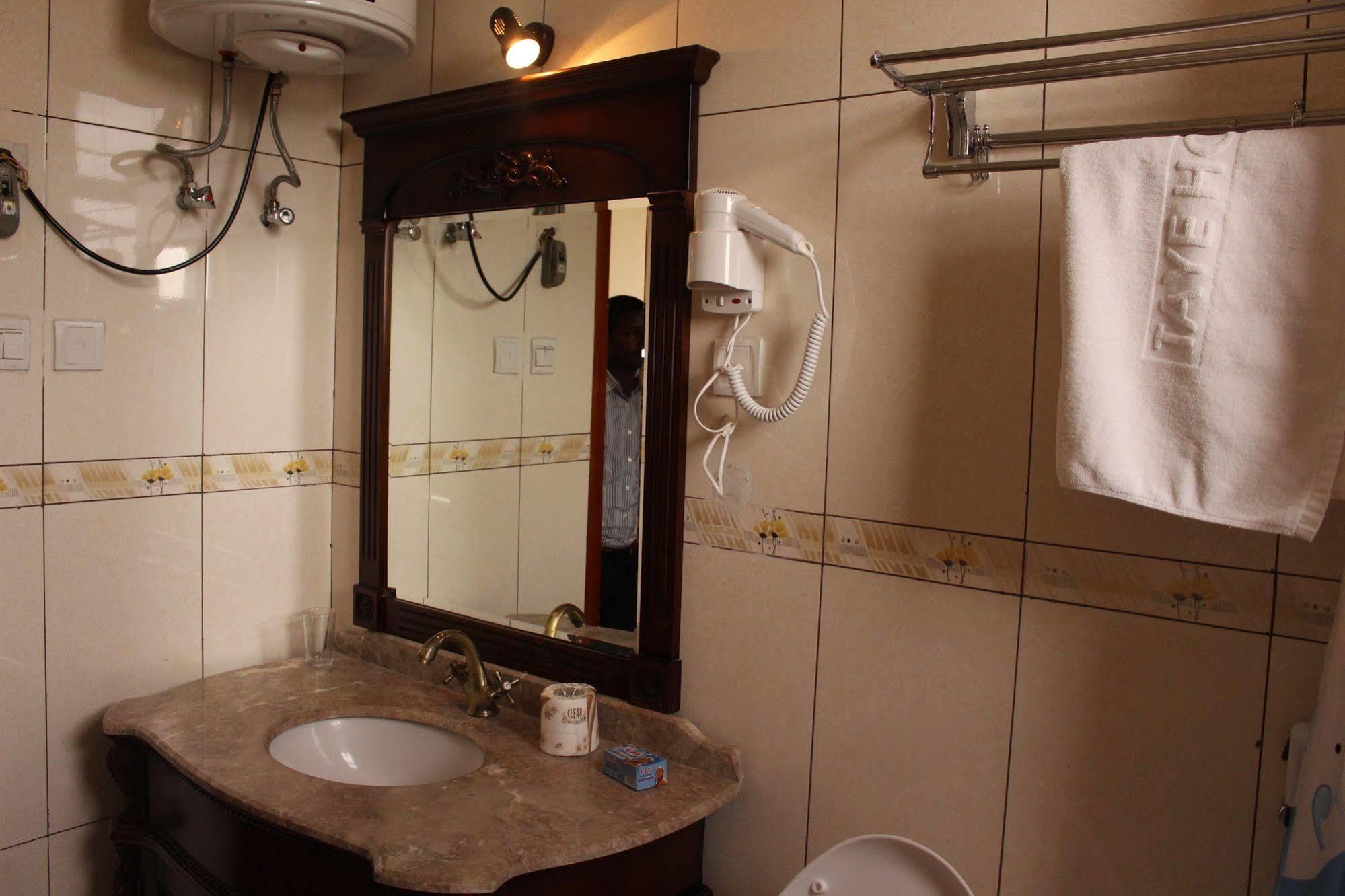Taye Belay Hotel Gondar Bagian luar foto