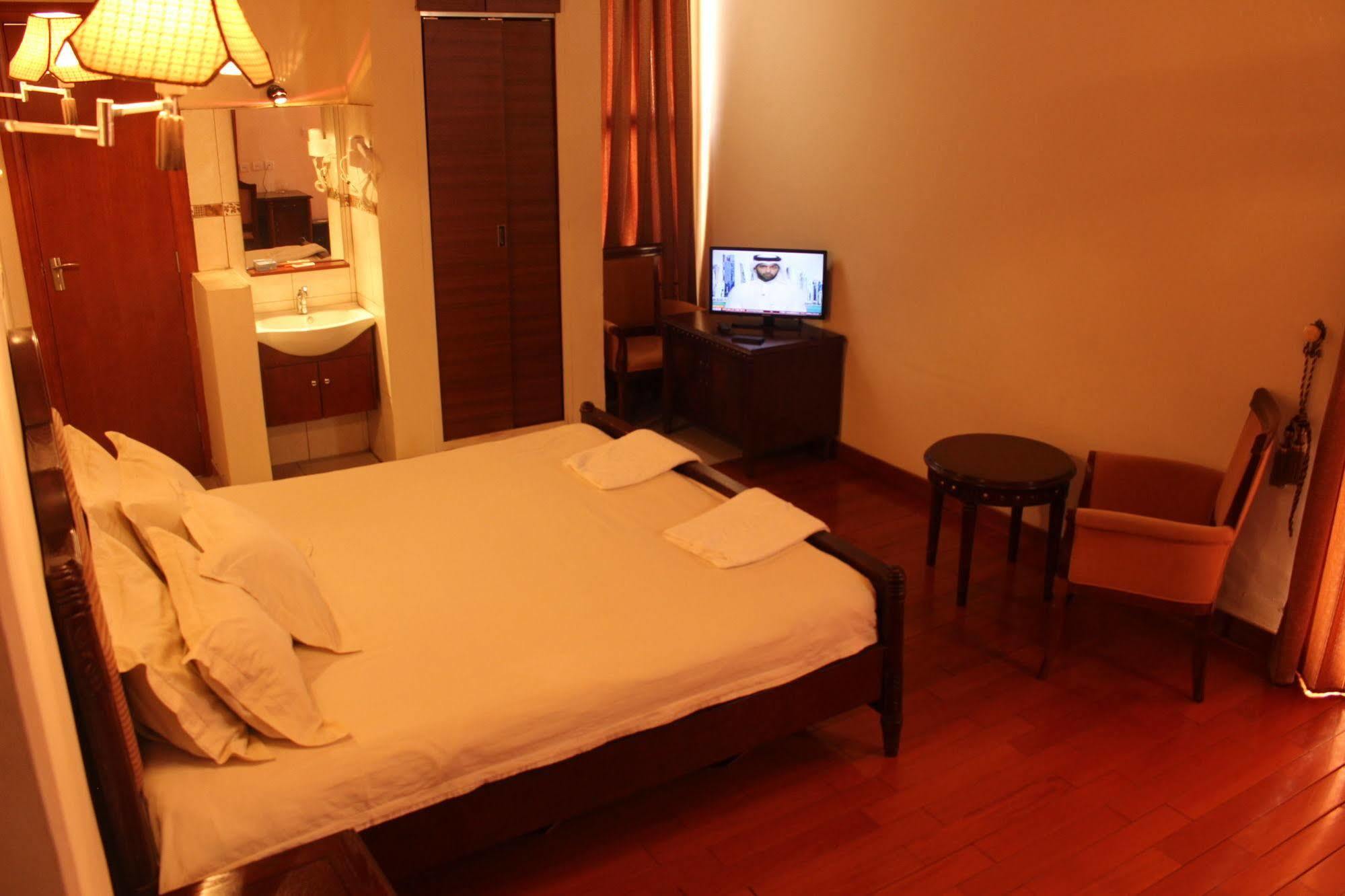 Taye Belay Hotel Gondar Bagian luar foto