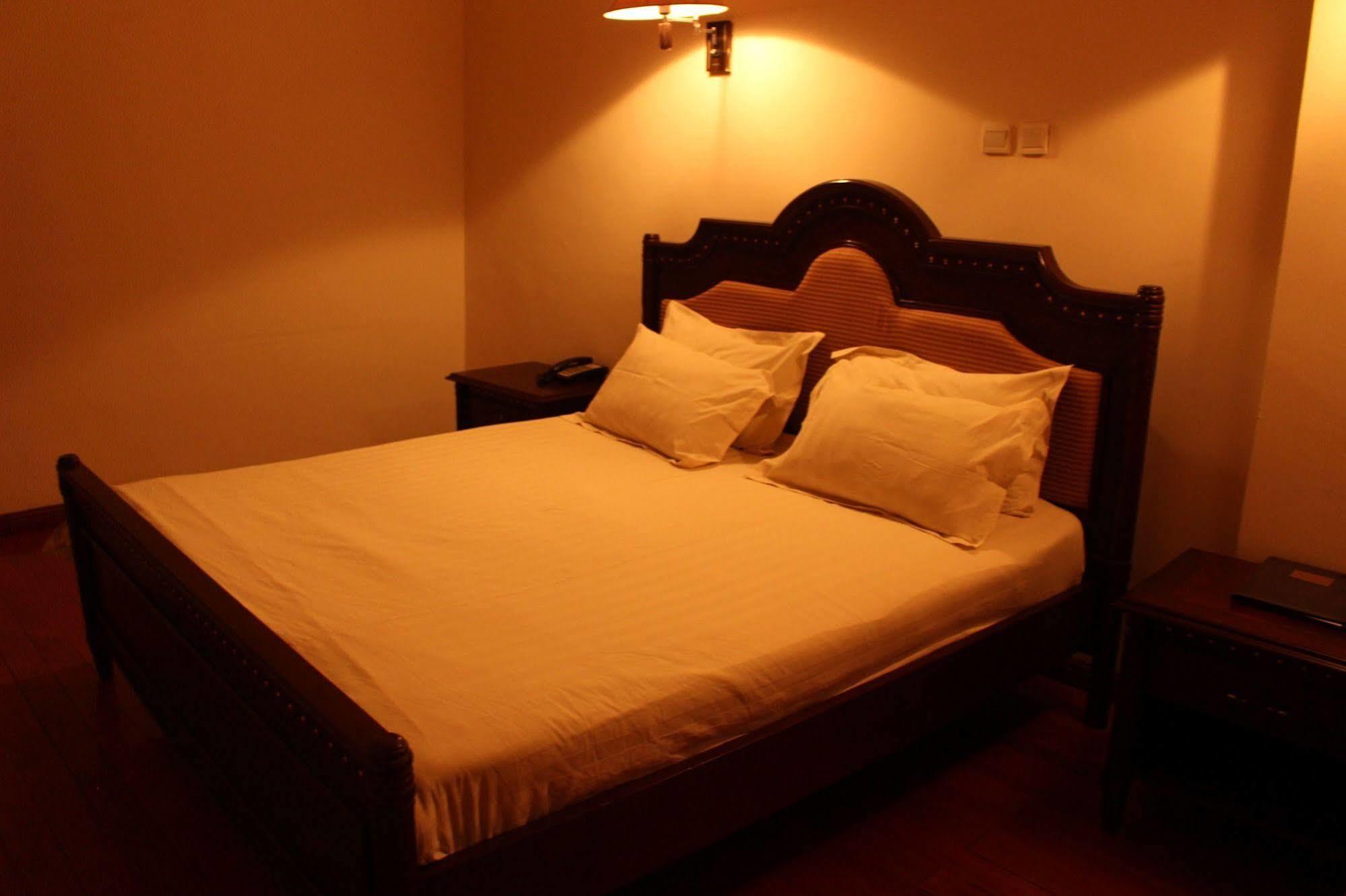 Taye Belay Hotel Gondar Bagian luar foto