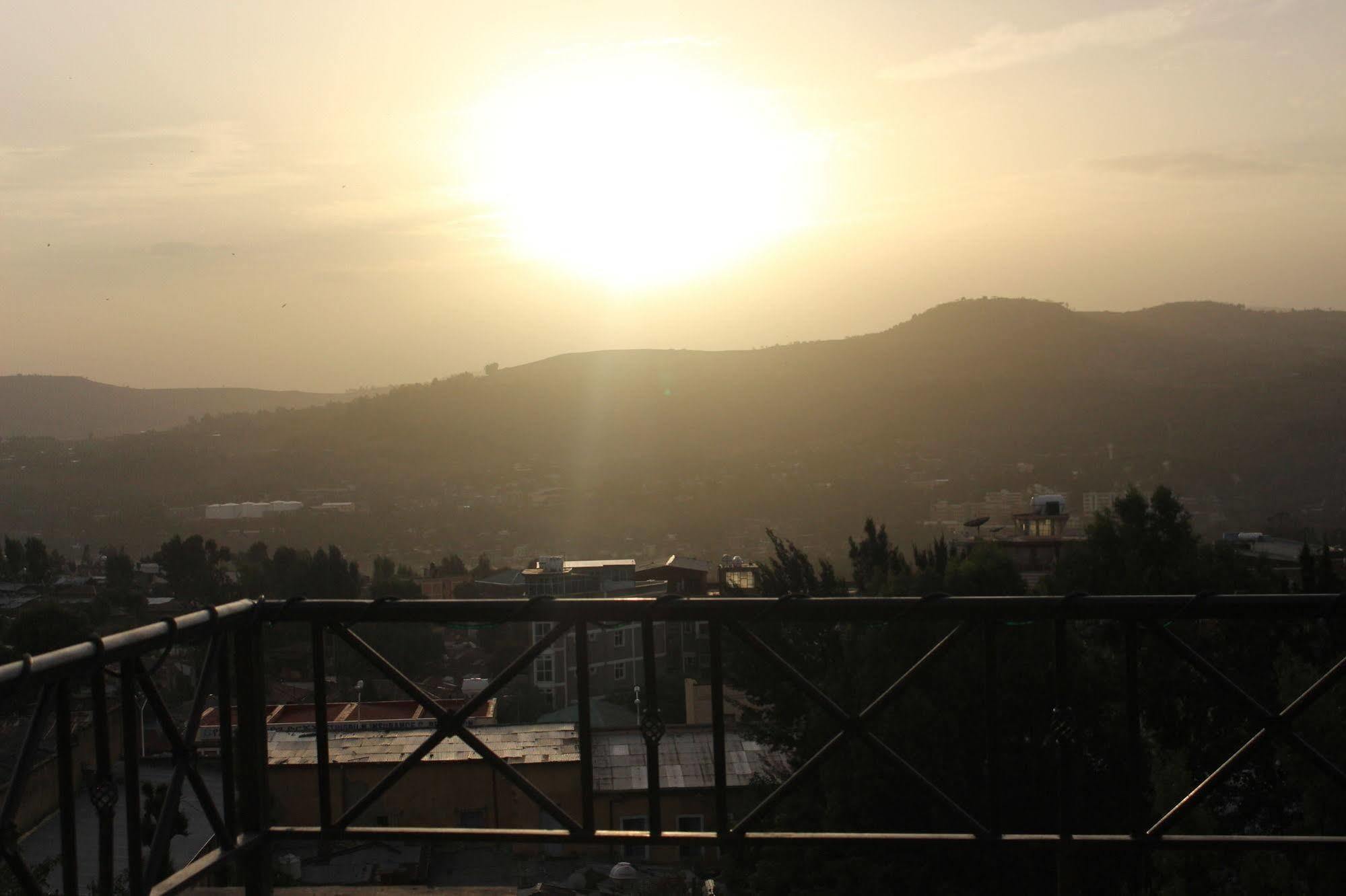 Taye Belay Hotel Gondar Bagian luar foto