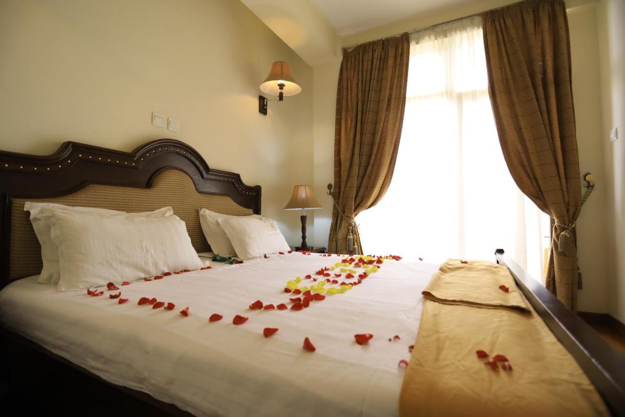 Taye Belay Hotel Gondar Bagian luar foto